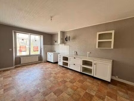 maison mitoyenne avec terrasse  garages et potentiel d’aménagement