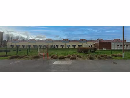 vente/location entrepôt / local d'activités vaux le penil 13 122 m²