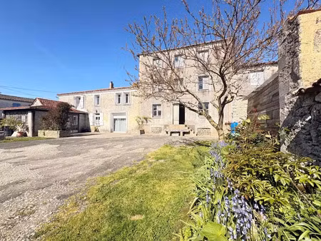 vente maison 5 pièces 237 m² à la devise (17700)  128 000 €