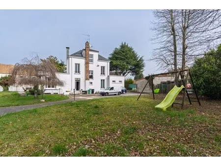 maison 9 pièces - 228 m²