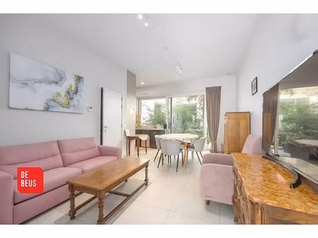 instapklare serviceflat met 1 slaapkamer en terras op het gelijkvloers van een recente res