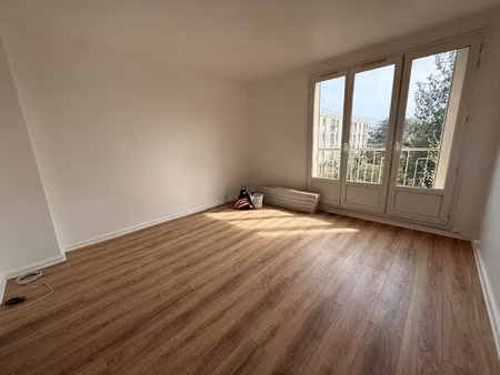 location appartement 3 pièces 58 m² à chatou (78400)