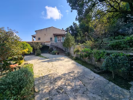 baisse de prix suite compromis maison de caractère de 184 m² avec vue panoramique sur les 