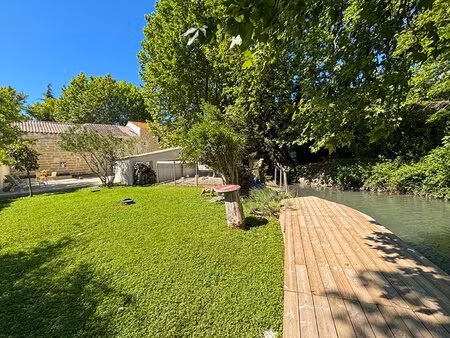 mas chateaurenard avec jardin et point d'eau