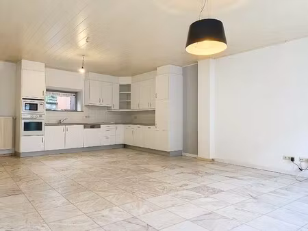 gelijkvloers appartement met binnenkoer in centrum van staden