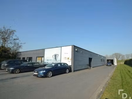 opslagruimte of magazijn voorzien van elektriciteit