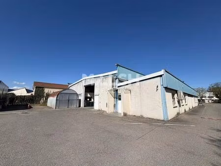 location local d'activités 372 m²