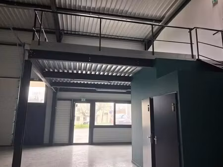 location local d'activités 197 m²