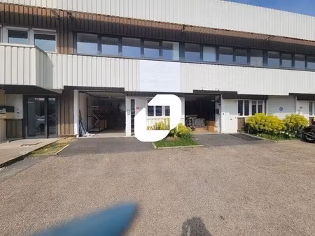 location local d'activités 220 m²