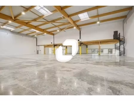 location local d'activités 2 314 m²