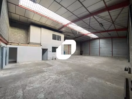 location local d'activités 798 m²