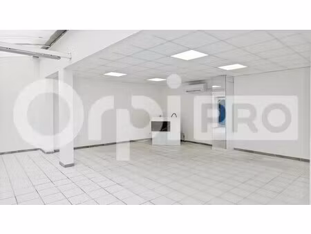 location commerce 70 m²