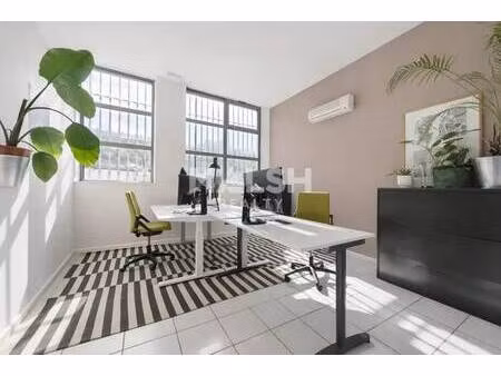 location commerce 61 m²