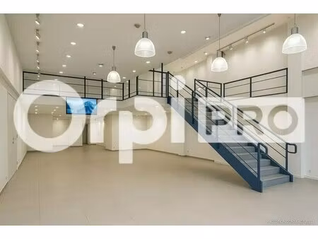 location commerce 382 m²