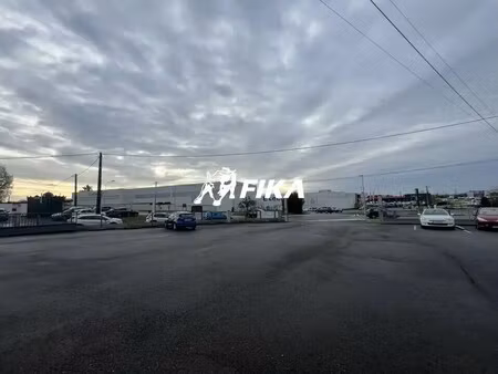 vente commerce 2 900 m²