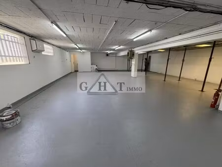 location entrepôt 200 m²