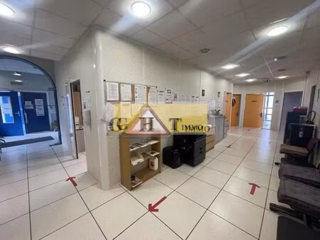 location entrepôt 303 m²