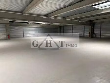 location entrepôt 3 000 m²