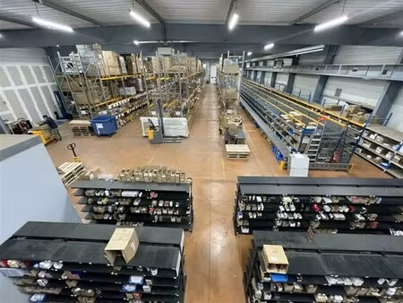 location entrepôt 1 857 m²