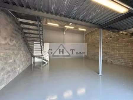 location entrepôt 140 m²