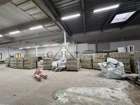location entrepôt 560 m²