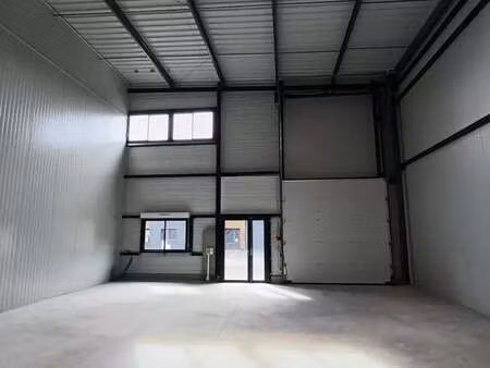 location local d'activités 125 m²