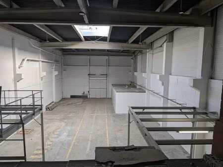 location local d’activités petit couronne 76650 1205m²