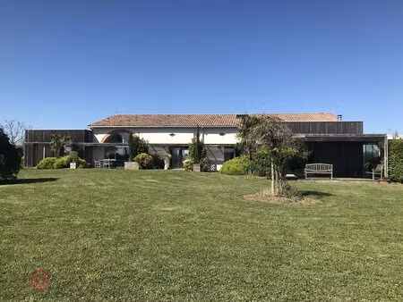magnifique maison d'architecte avec vue panoramique et jardin paysagé à 25 min de...