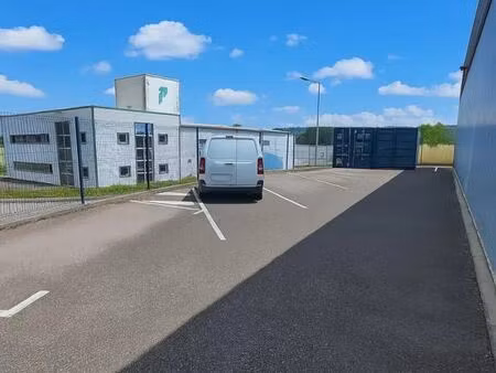 location local d'activités 402 m²