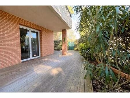 t3 en rez-de-jardin – climatisé – jardin 60 m² – piscine
