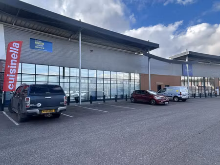 location local commercial