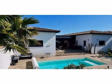 villa avec piscine et jardin nimes (30)