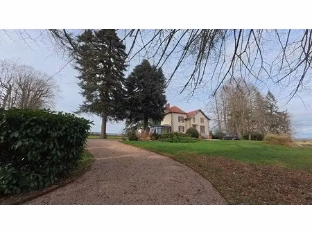 maison de caractère dans joli parc arboré