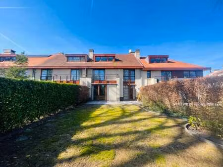 proche de la place dumon et du parvis sainte-alix !