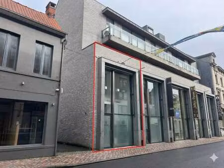 propriété commerciale d'environ 149 m² à proximité de la rue