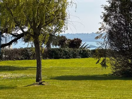 a vendre terrain libre de constructeur en bord de mer