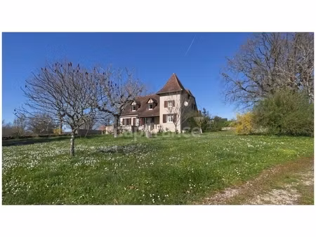 maison quercynoise avec dépendances et terrain – payrac (46)