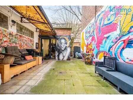 immeuble mixte commerce avec logement et cour