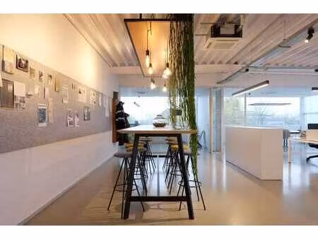 bureau prêt à emménager (environ 500 m²) à louer à oostkamp.