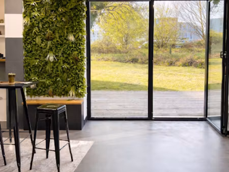 location meublée locaux professionnels 2 pièces 41 m² à vannes (56000)  150 €