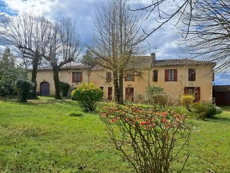 ancienne propriété viticole avec près de 2 hectares de terrai