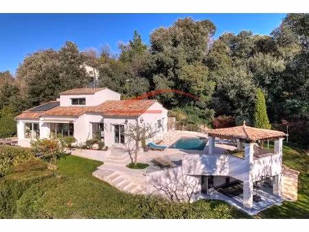 élégante villa familiale avec studio indépendant et prestations haut de gamme