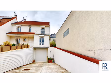 belle maison de 186 m2 repartie sur 2 nivaux à bagneux