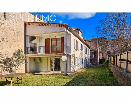 maison centre village avec un appartement de 85 m²  un studio de 33 m²  un garage et une c