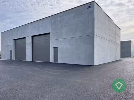 nieuwbouw loods kmo-unit te koop – 192 m² met 2 parkeerplaatsen inbegrepen op de industrie