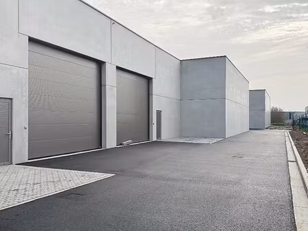 nieuwbouw loods kmo-unit te koop – 256 m² met 1 parkeerplaats inbegrepen op de industriezo