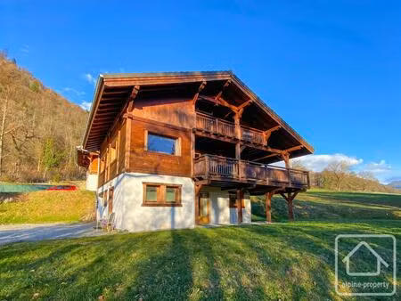 chalet de quatre/cinq chambres  exposé plein sud  d’environ 150 m² habitables  à 10 minute