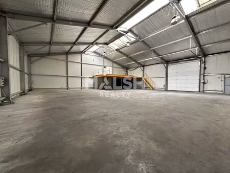 location local d'activités 1 497 m²