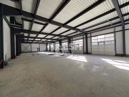 vente local d'activités 135 m² à 945 m²