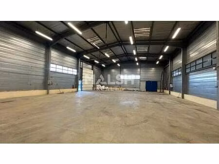 location local d'activités 570 m²